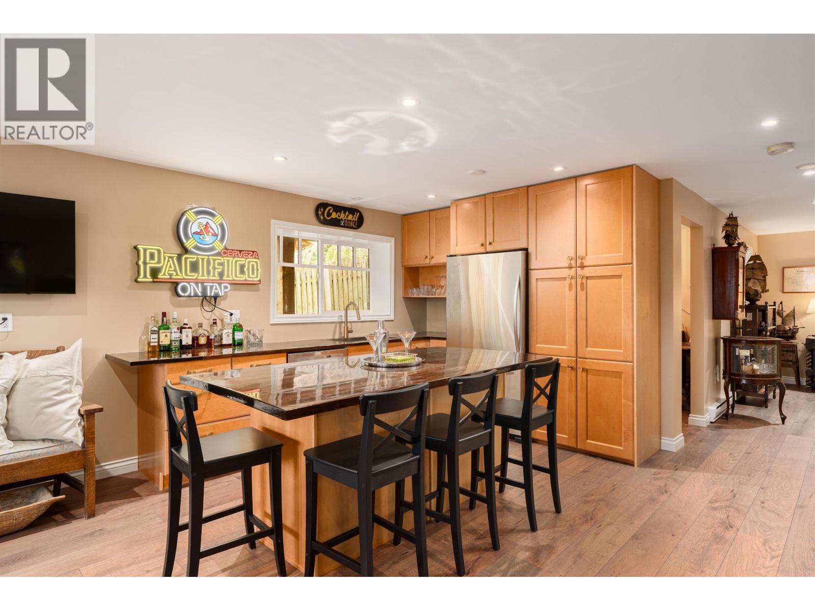 947 VILLAGE DRIVE, Bowen Island