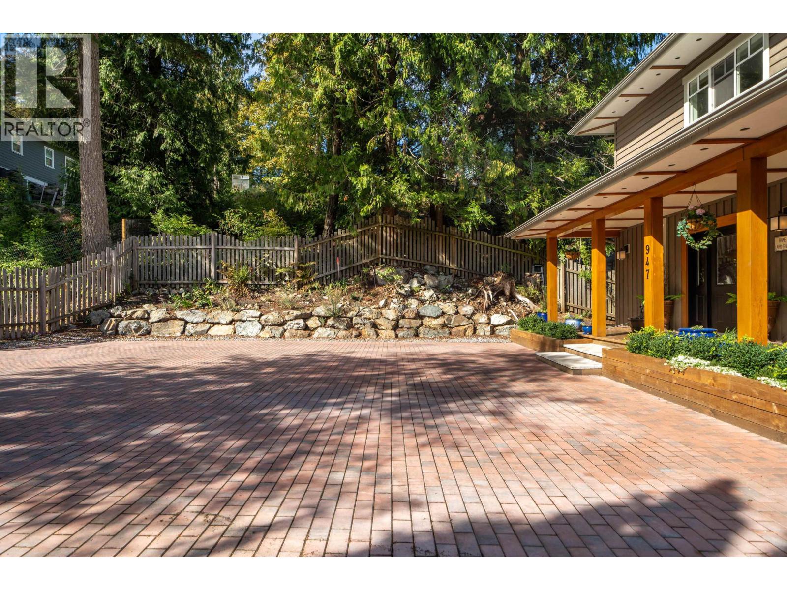 947 VILLAGE DRIVE, Bowen Island