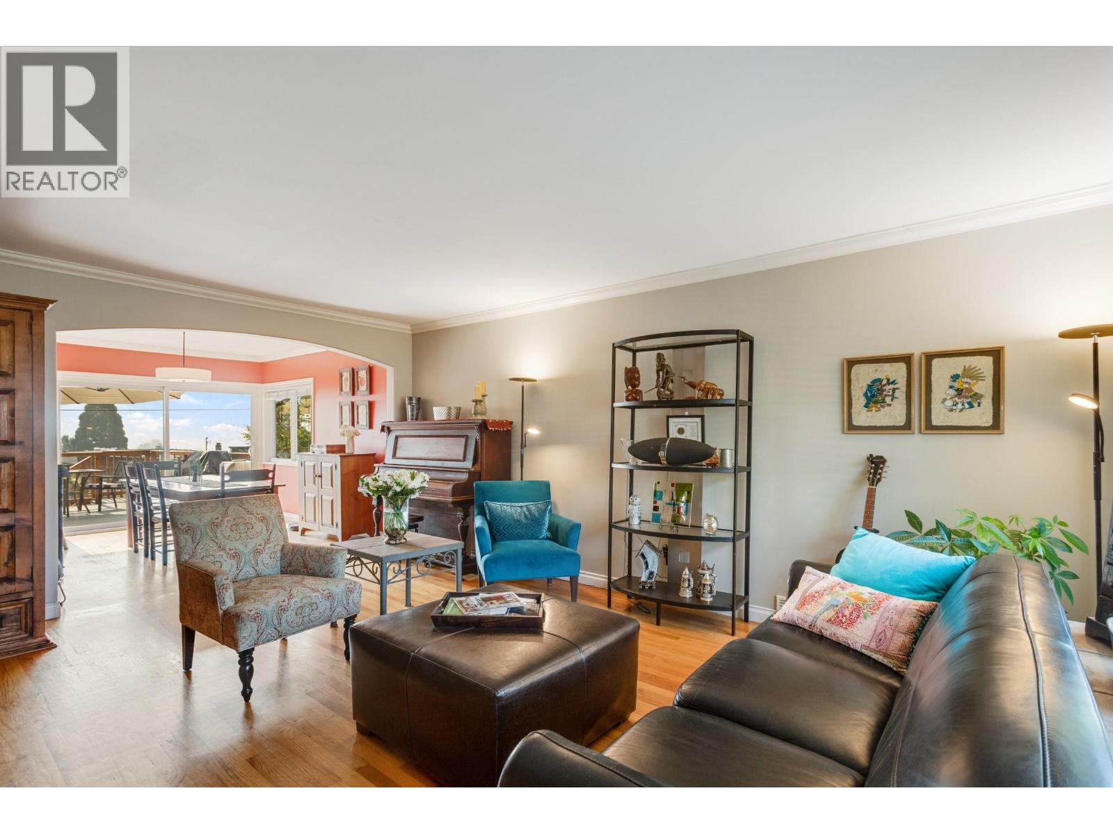 843 WHITCHURCH STREET, North Vancouver