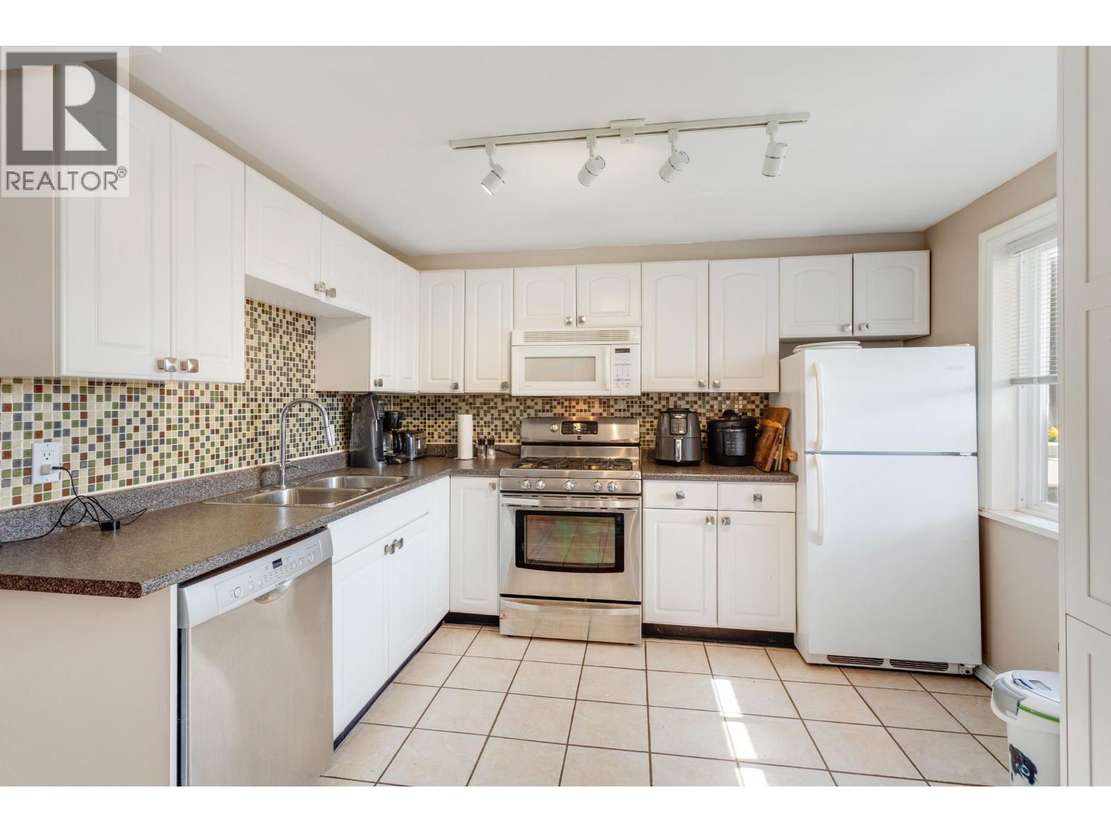 843 WHITCHURCH STREET, North Vancouver