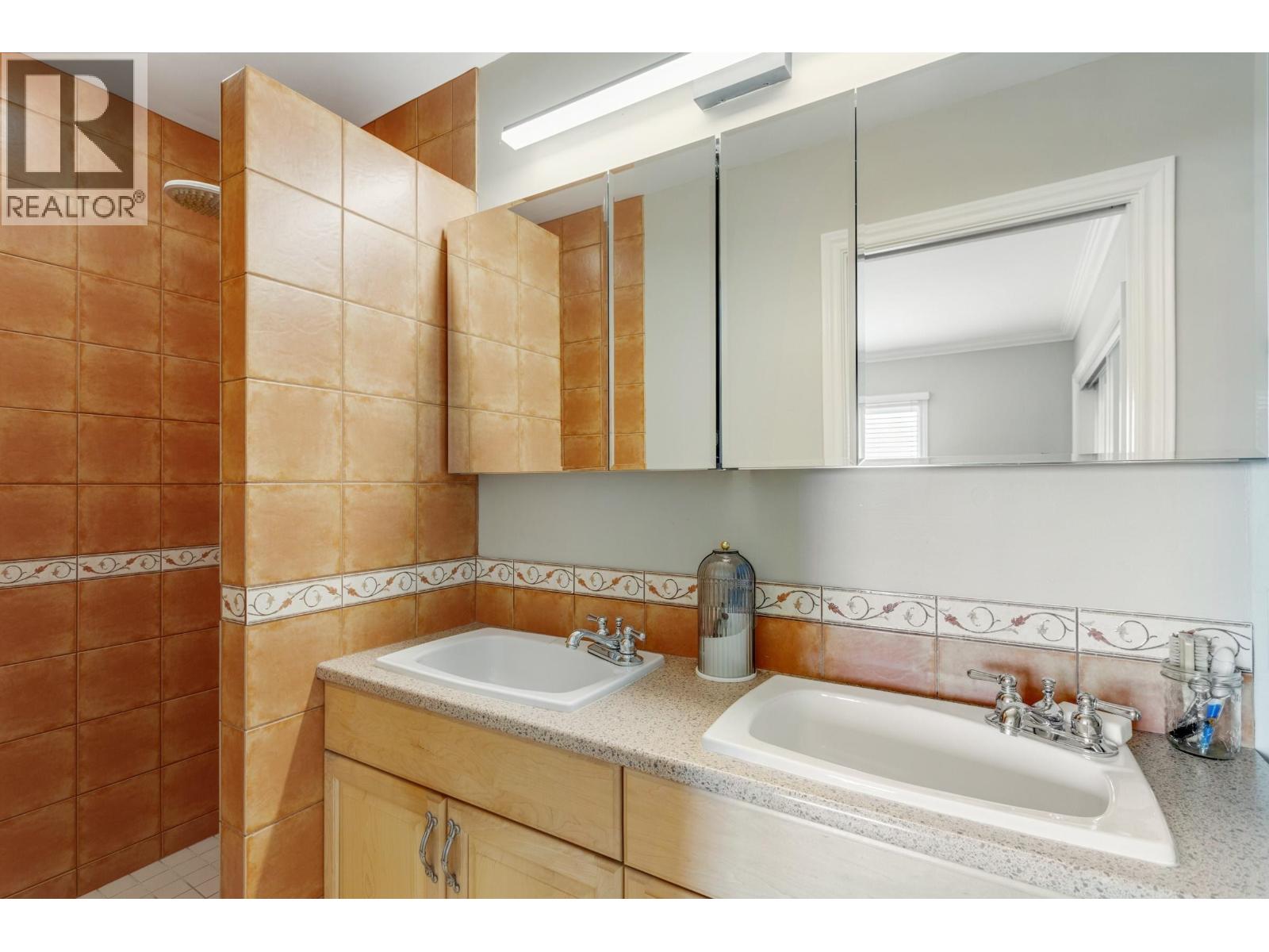 843 WHITCHURCH STREET, North Vancouver