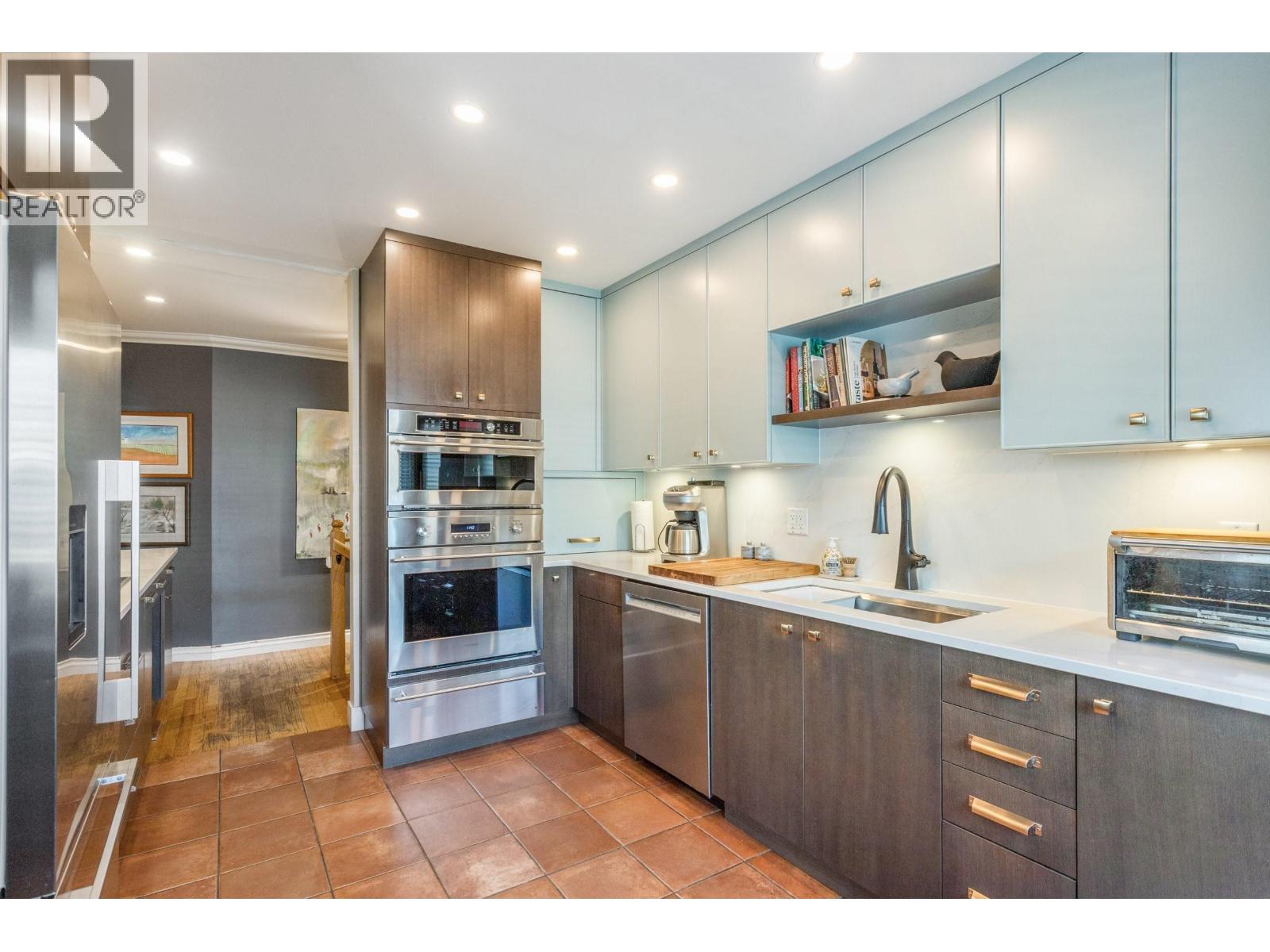 843 WHITCHURCH STREET, North Vancouver