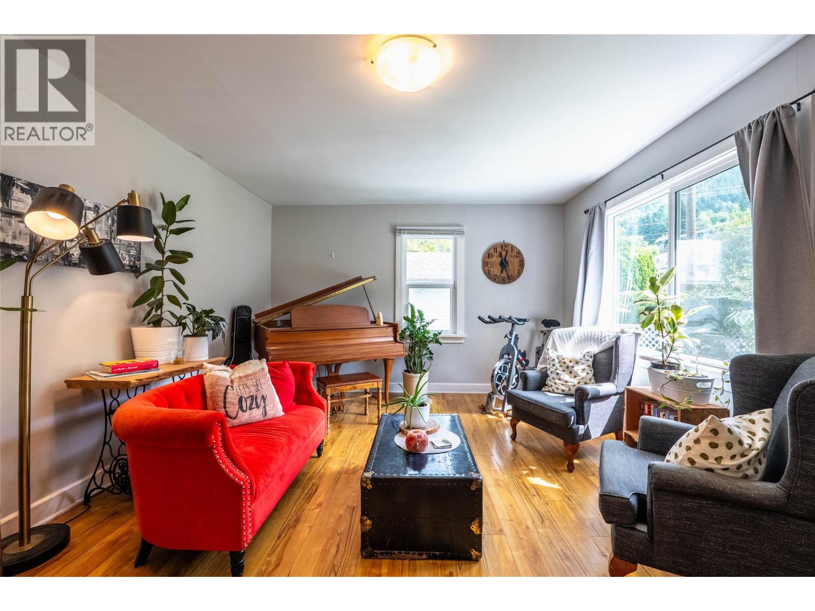 519 ROBSON Street, Nelson