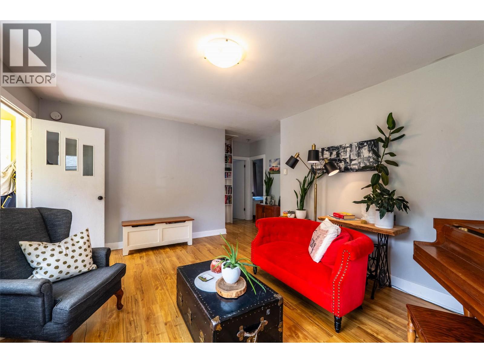 519 ROBSON Street, Nelson