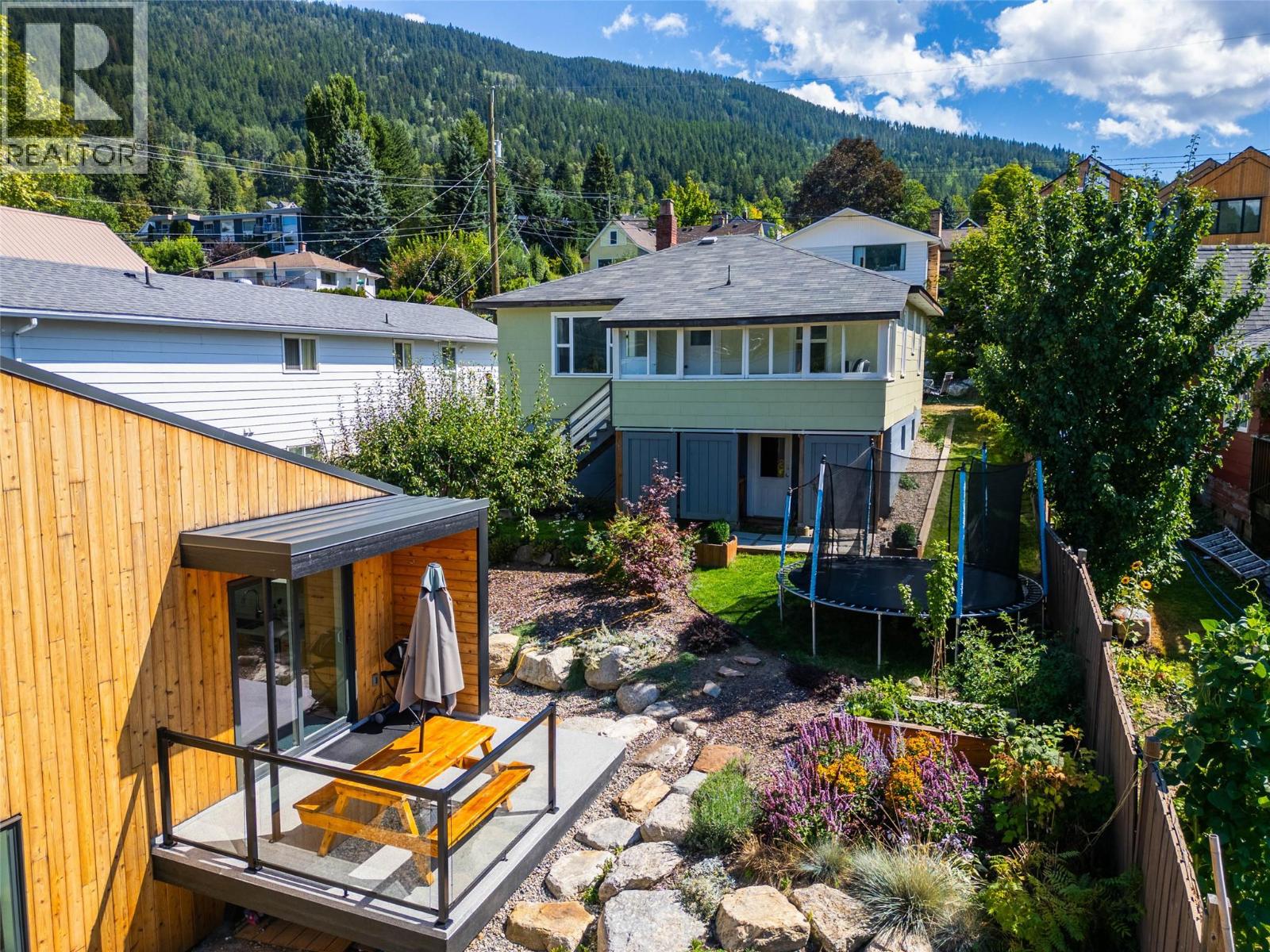 519 ROBSON Street, Nelson