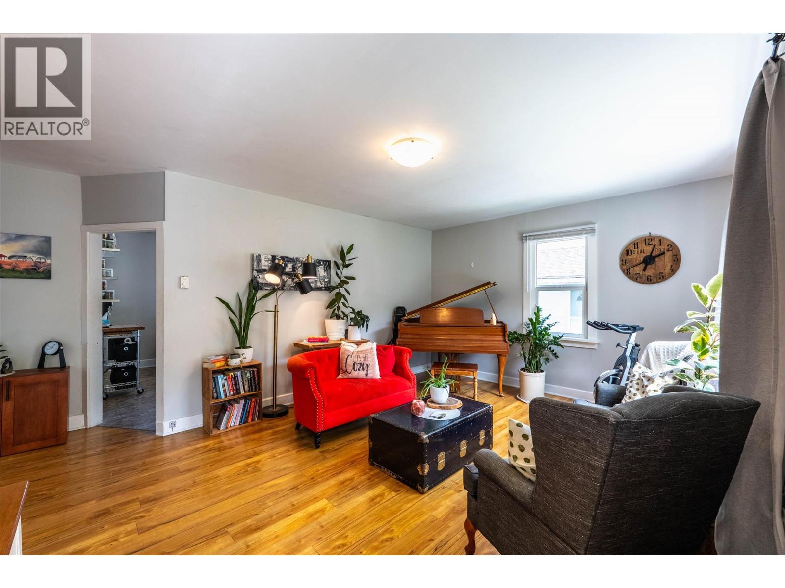 519 ROBSON Street, Nelson