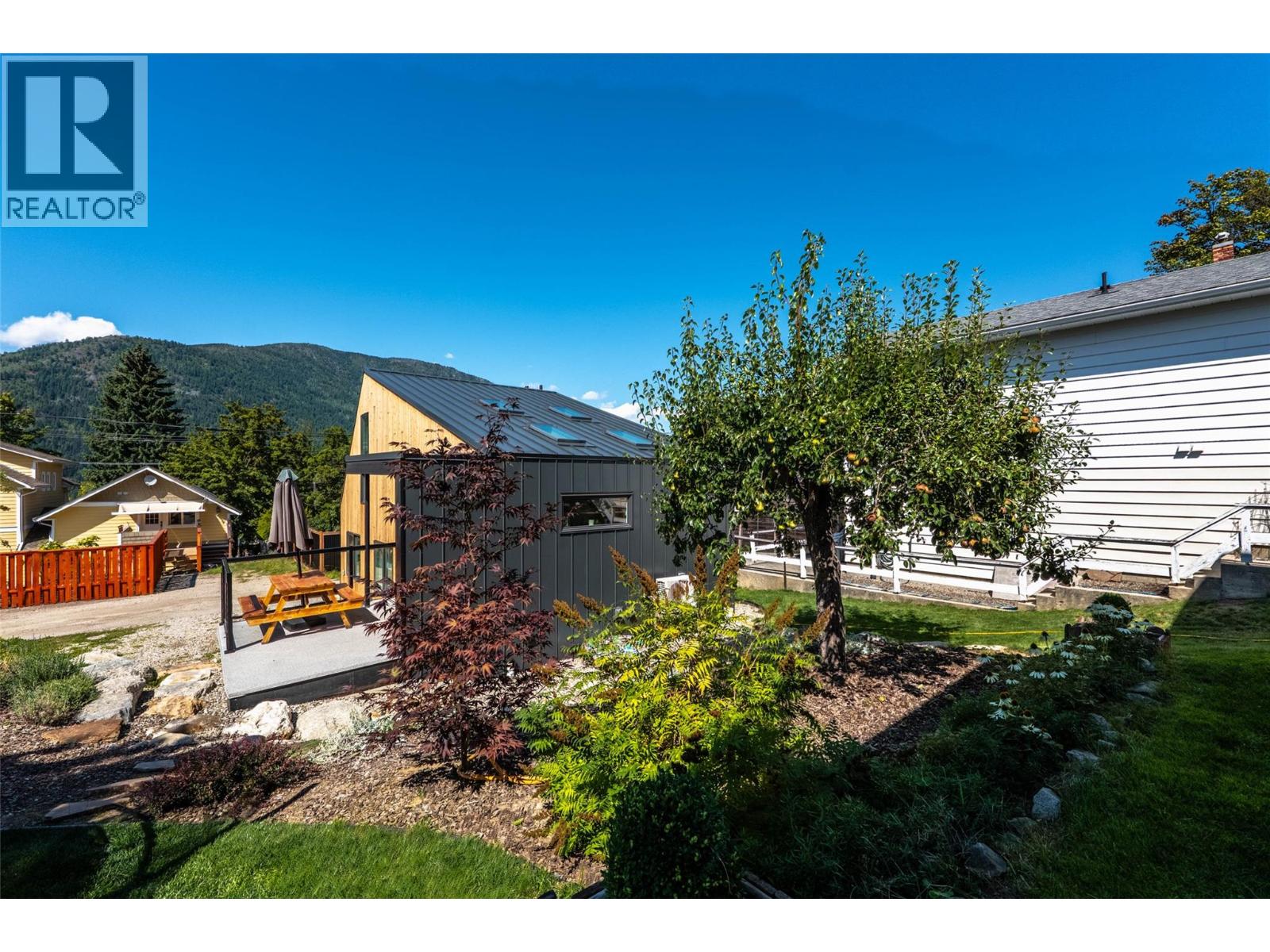 519 ROBSON Street, Nelson