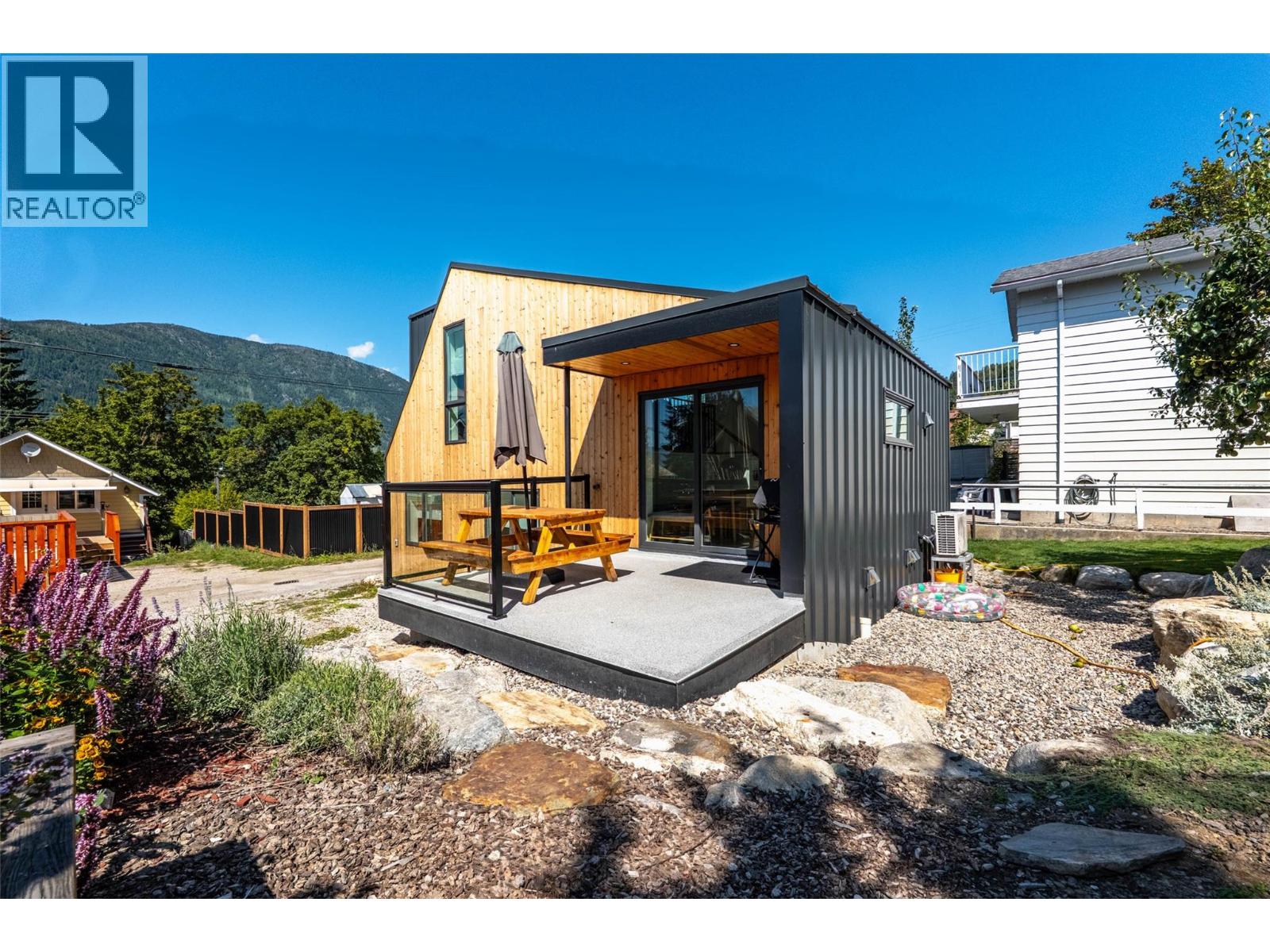 519 ROBSON Street, Nelson