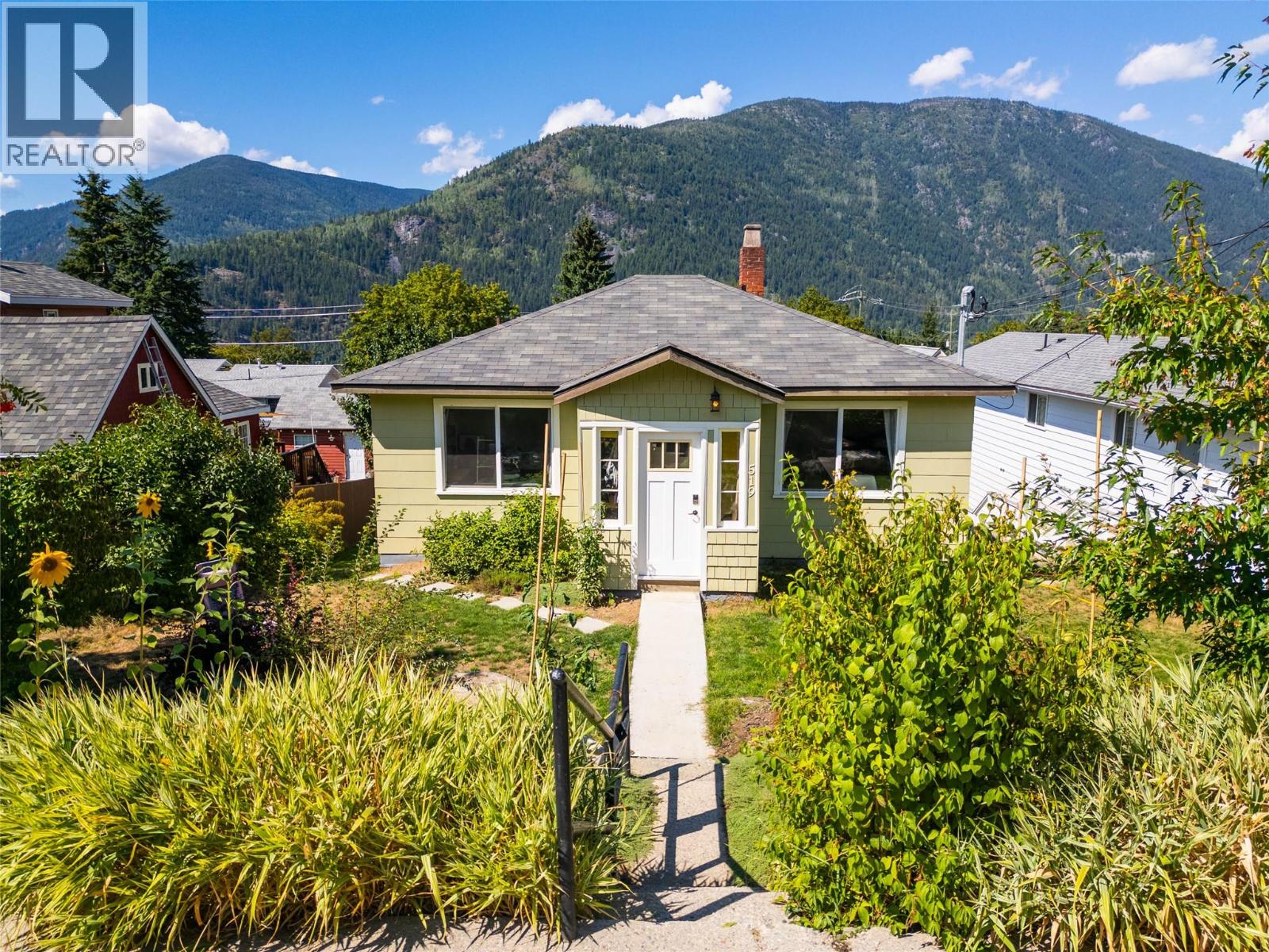 519 ROBSON Street, Nelson