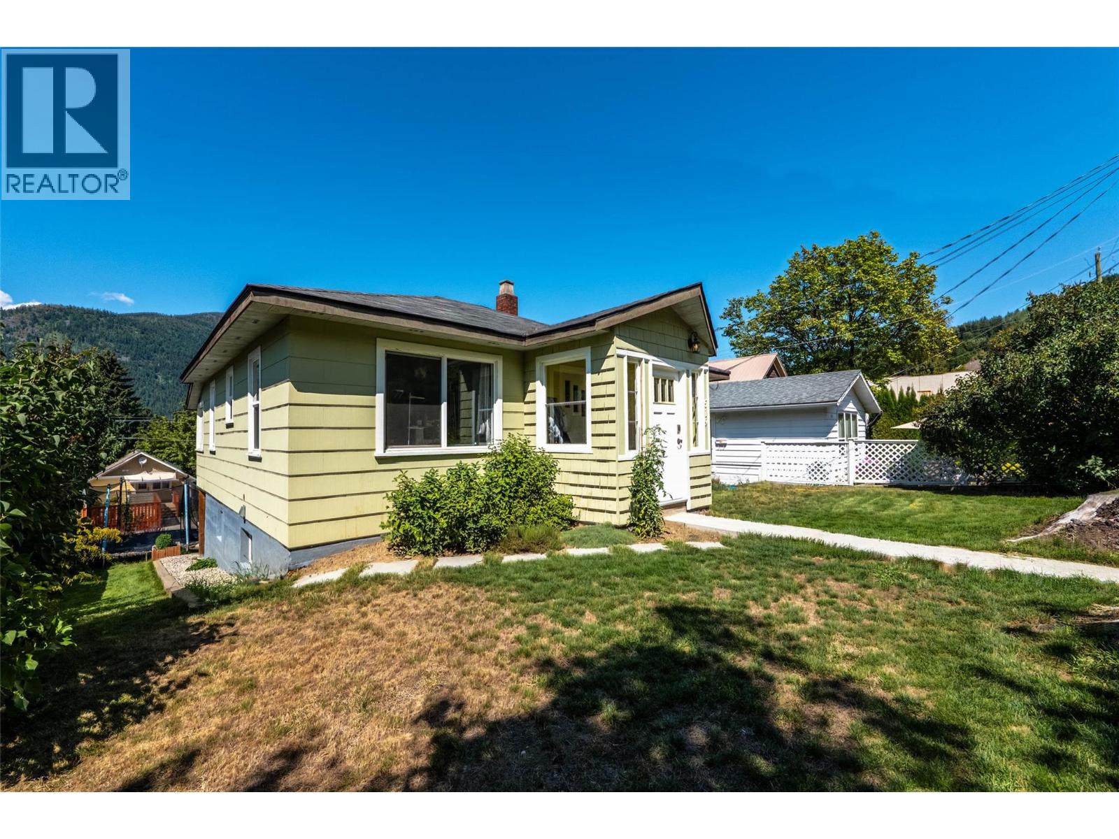 519 ROBSON Street, Nelson