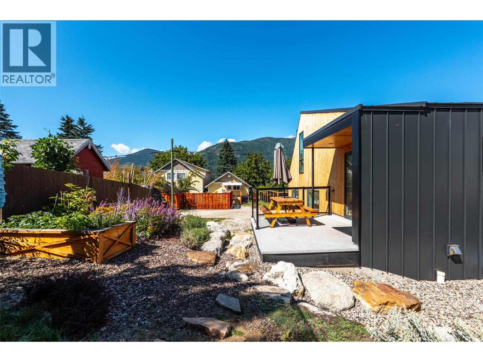 519 ROBSON Street, Nelson