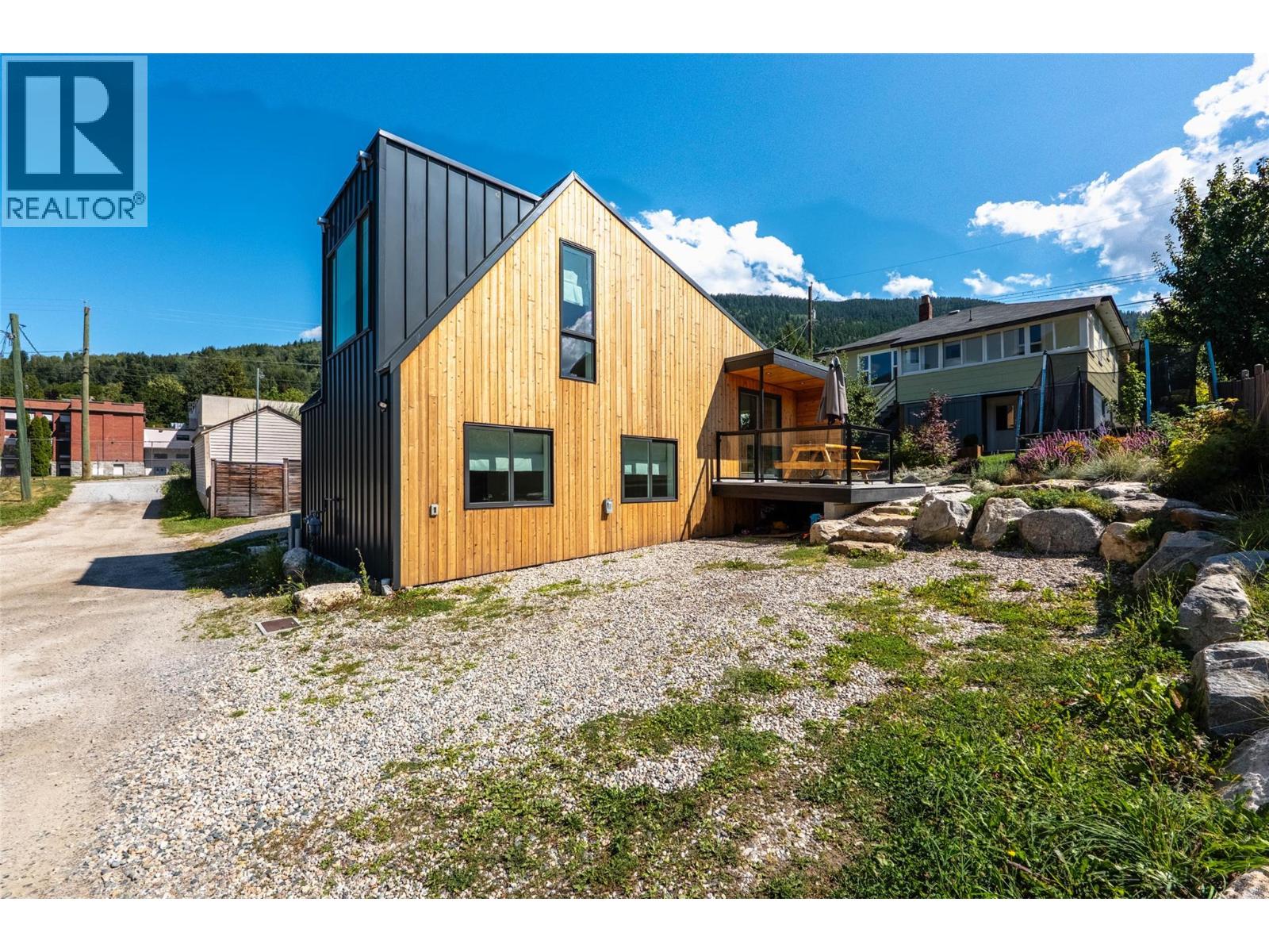 519 ROBSON Street, Nelson