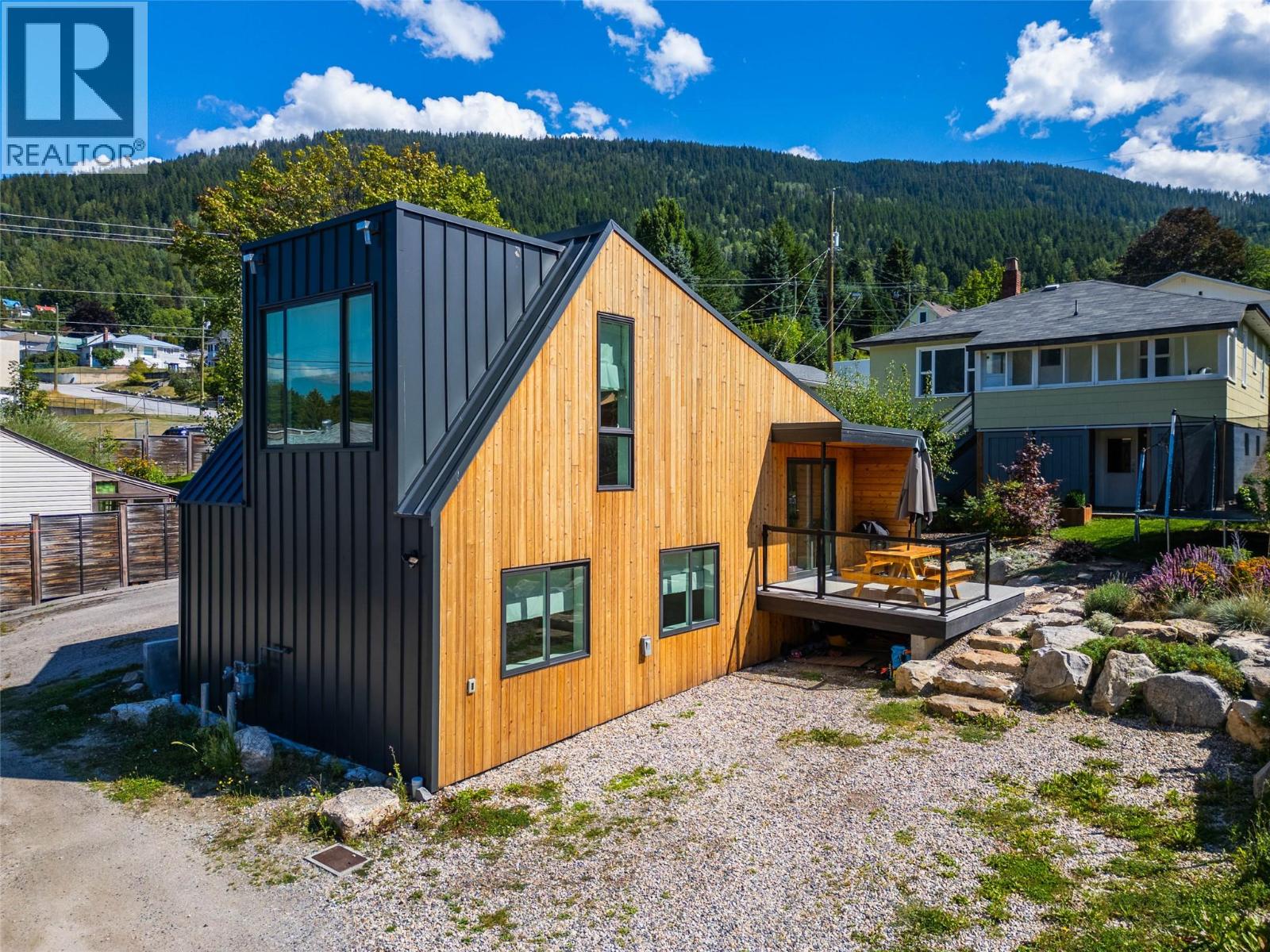 519 ROBSON Street, Nelson