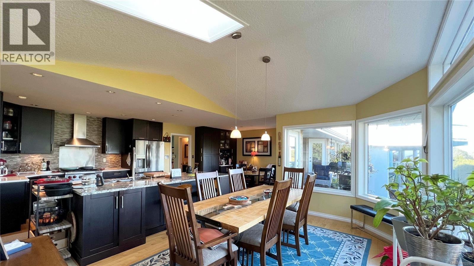  986 Seapearl Place, Saanich