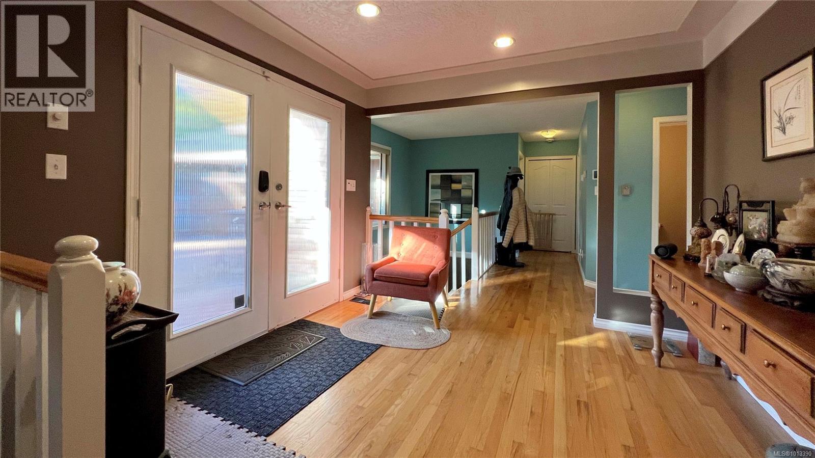  986 Seapearl Place, Saanich