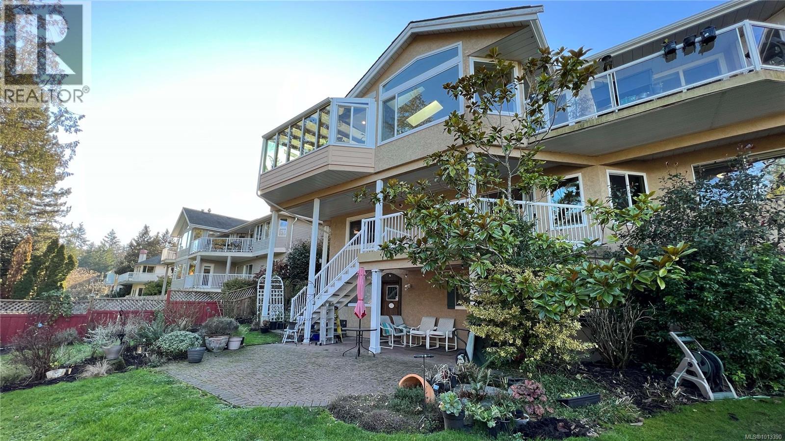  986 Seapearl Place, Saanich