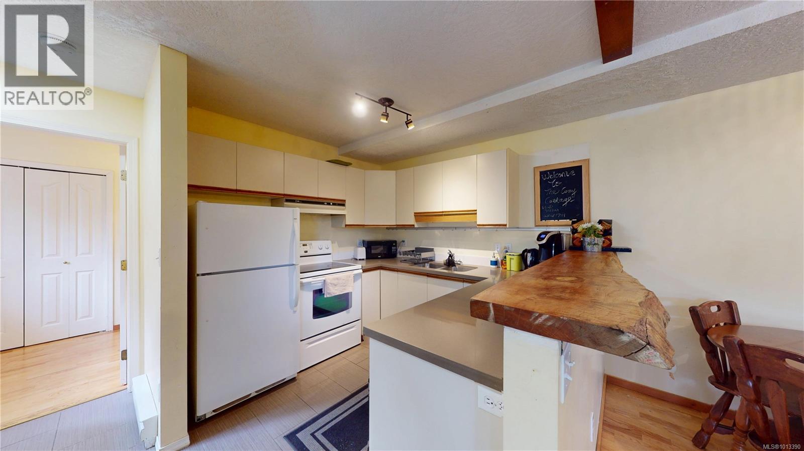 986 Seapearl Place, Saanich