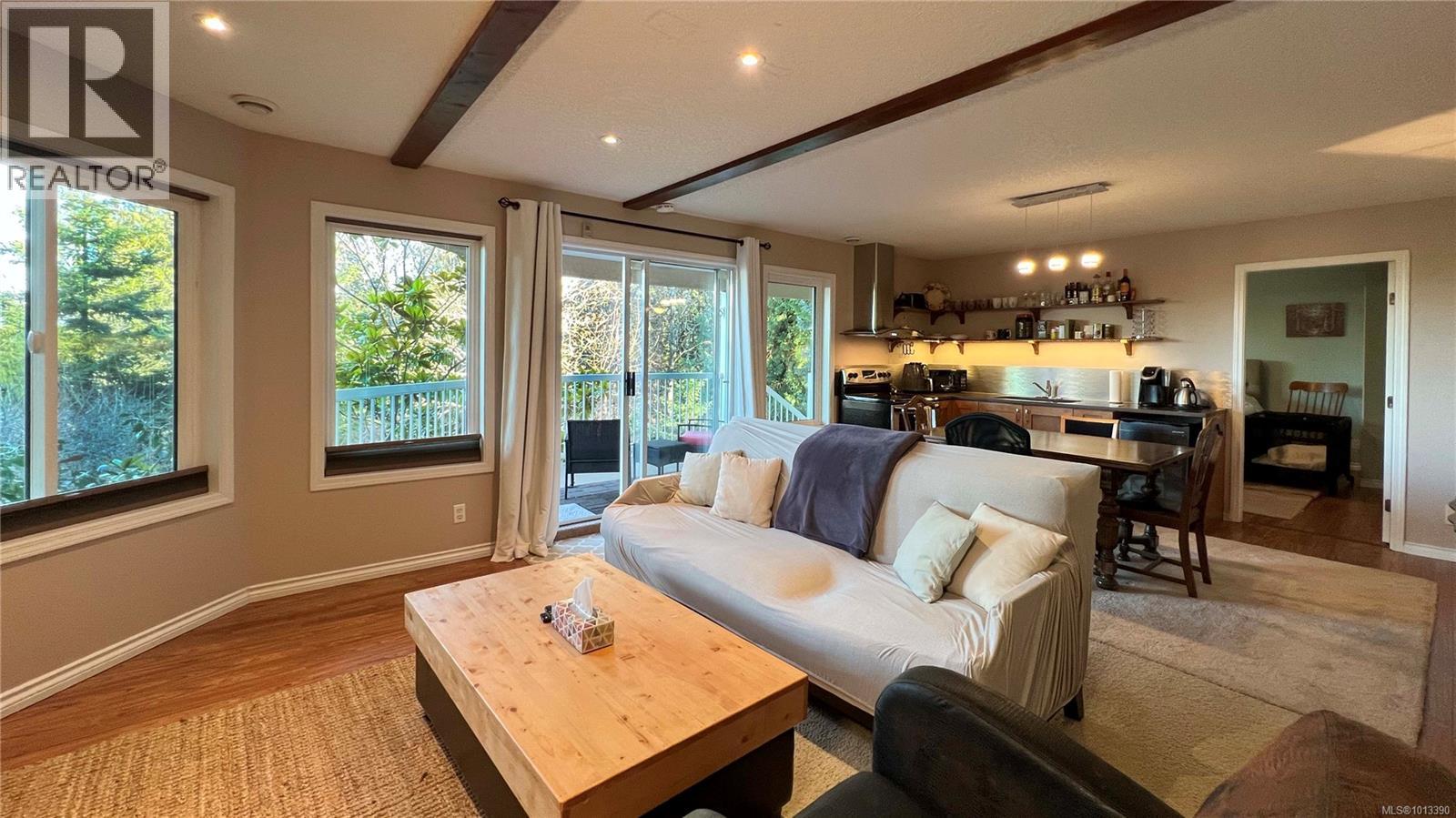  986 Seapearl Place, Saanich