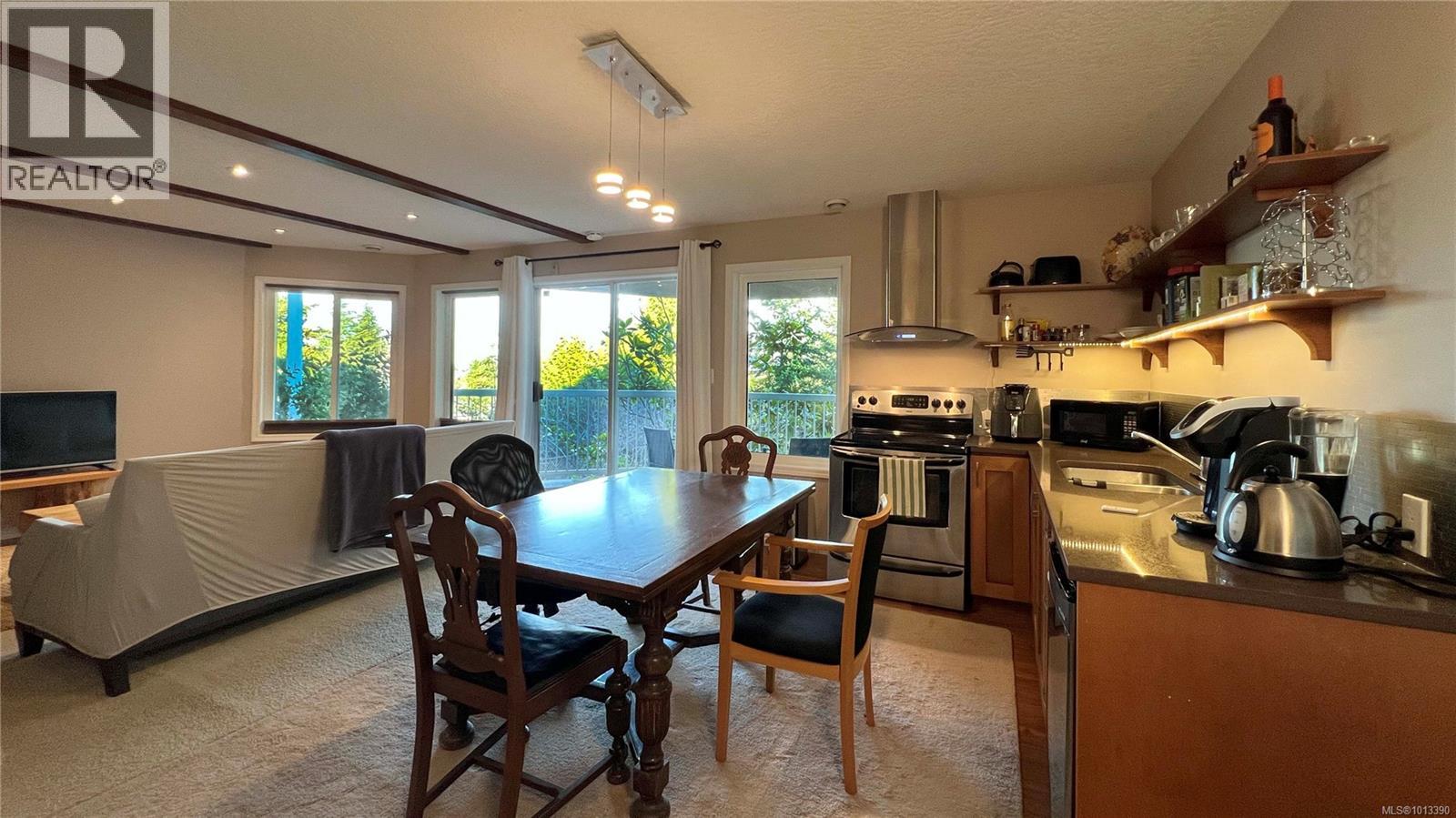  986 Seapearl Place, Saanich