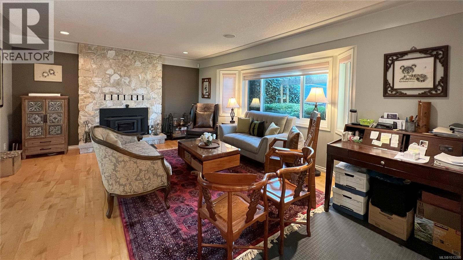  986 Seapearl Place, Saanich