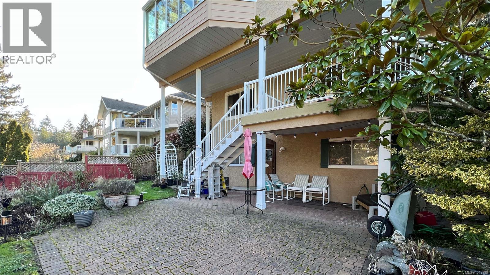  986 Seapearl Place, Saanich
