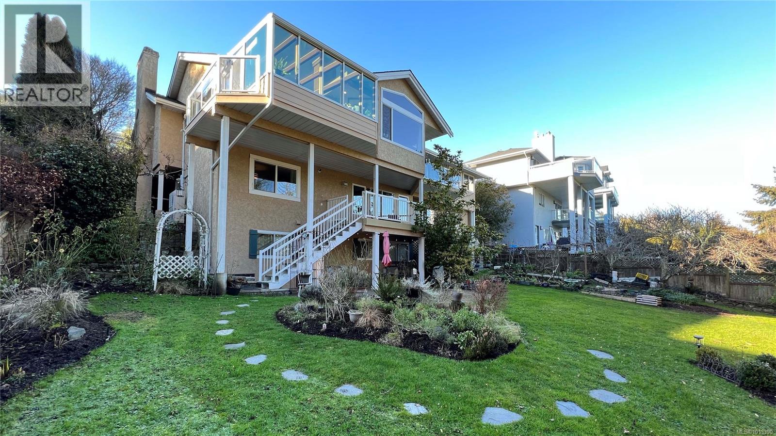  986 Seapearl Place, Saanich