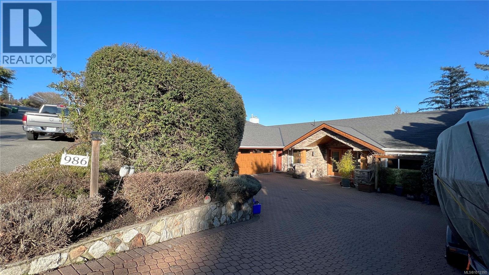  986 Seapearl Place, Saanich