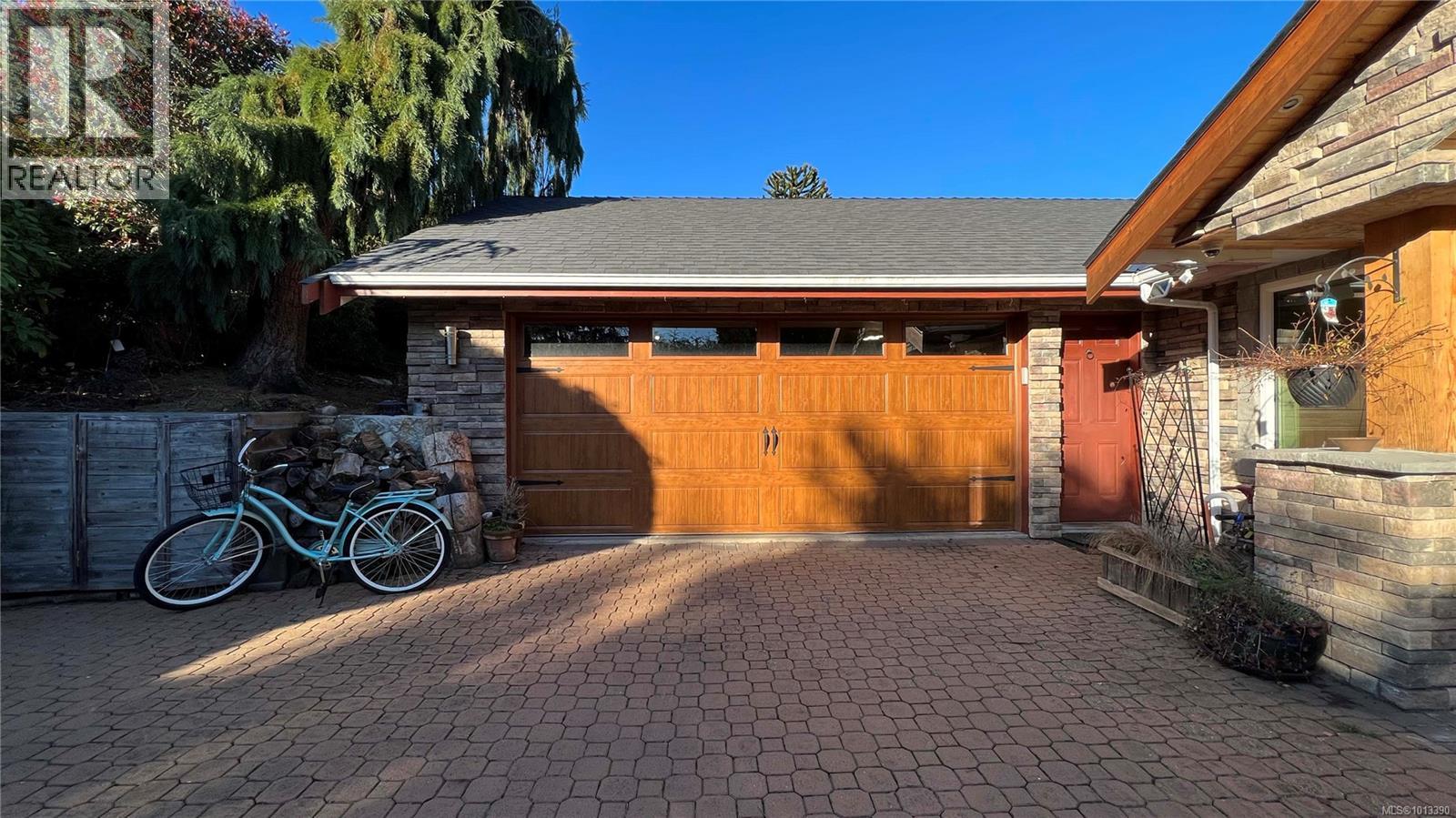  986 Seapearl Place, Saanich