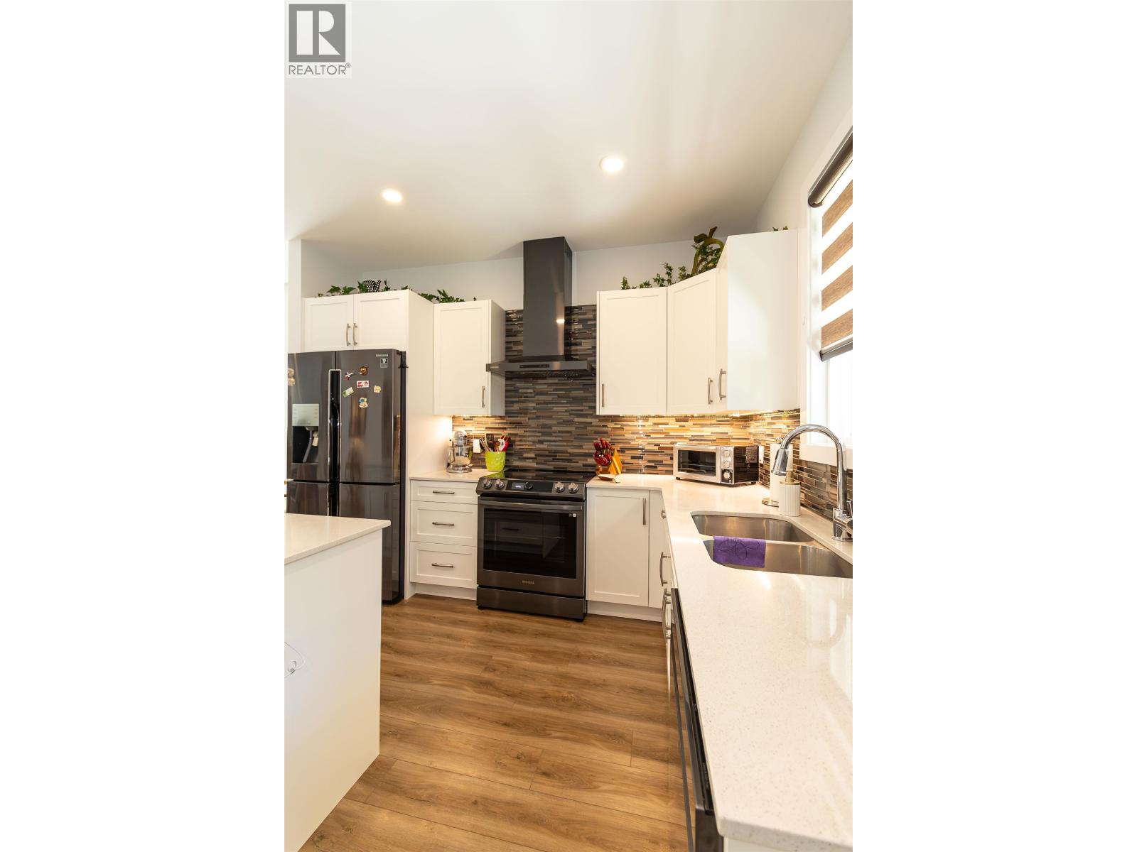 10 4921 HALLIWELL AVENUE, Terrace