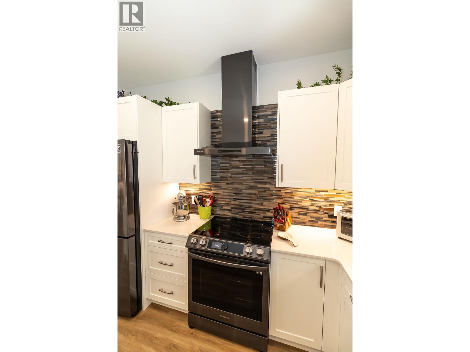 10 4921 HALLIWELL AVENUE, Terrace