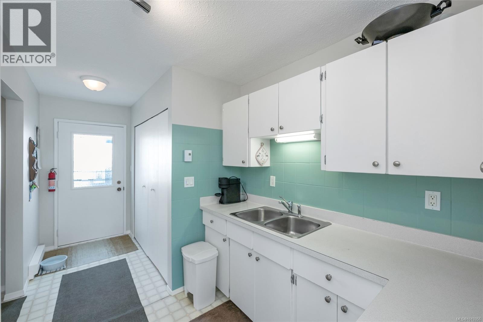 920 Agnes St, Esquimalt