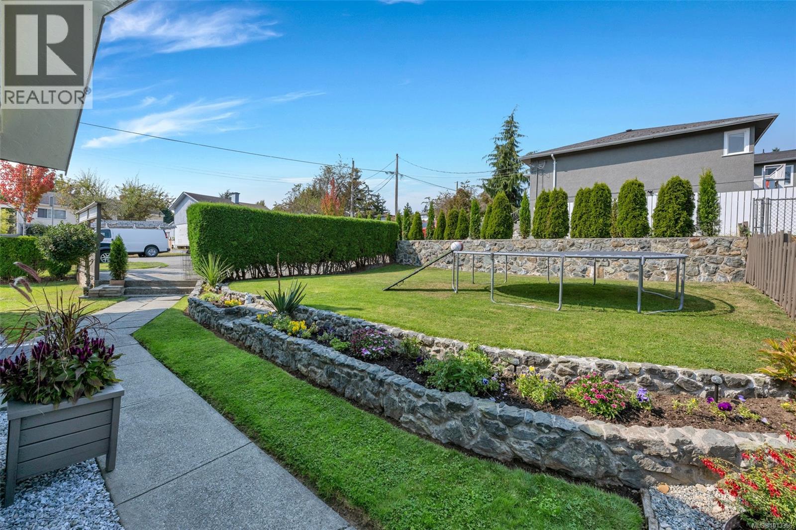 920 Agnes St, Esquimalt