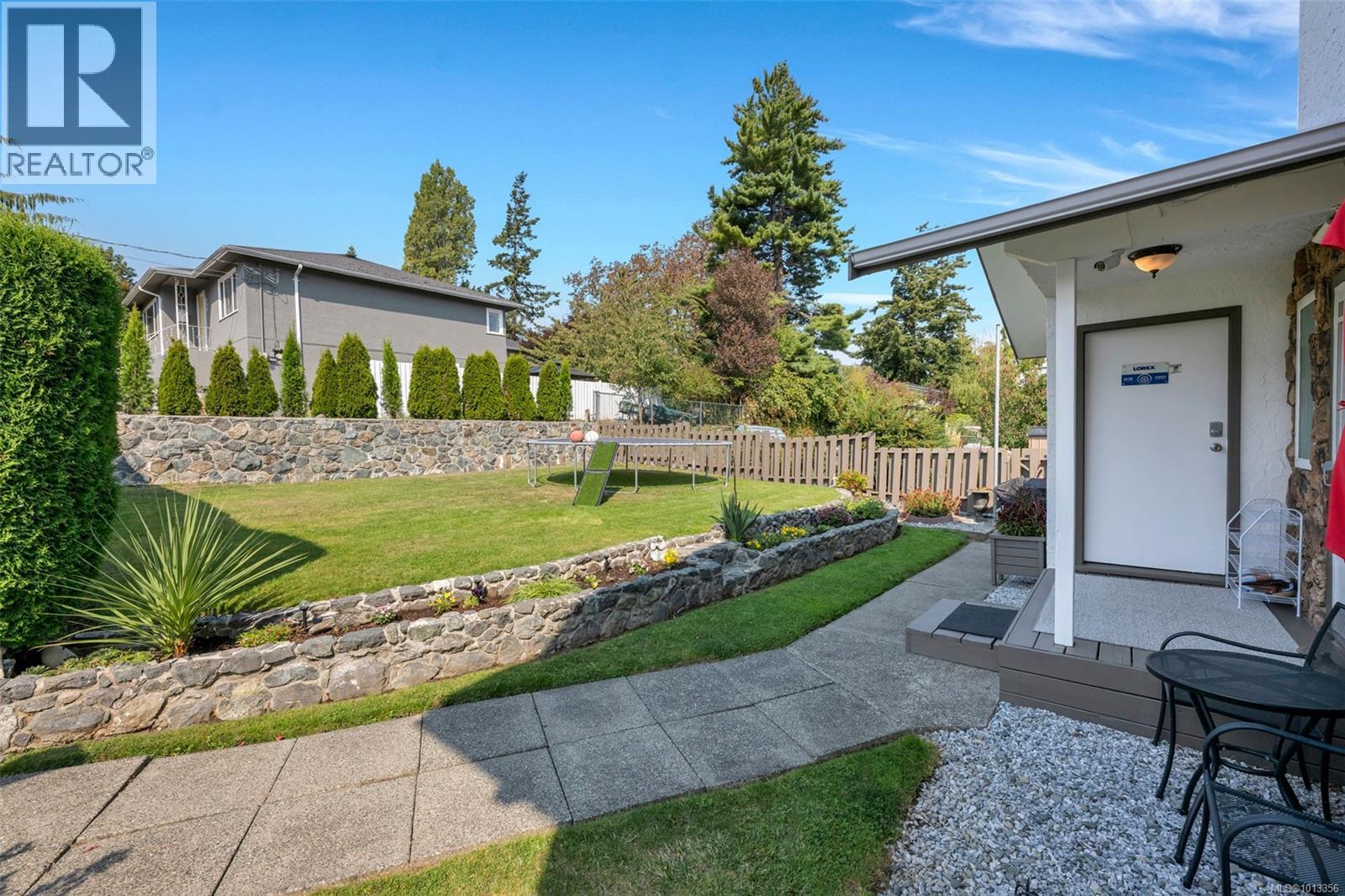 920 Agnes St, Esquimalt