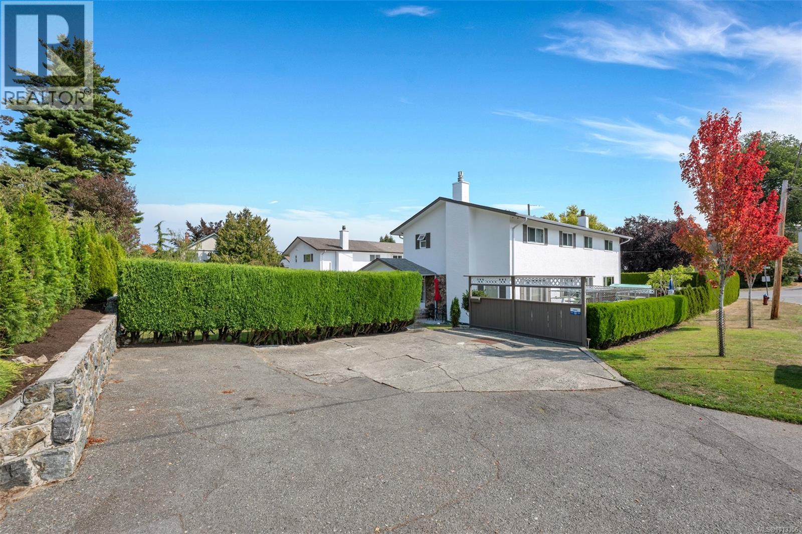 920 Agnes St, Esquimalt