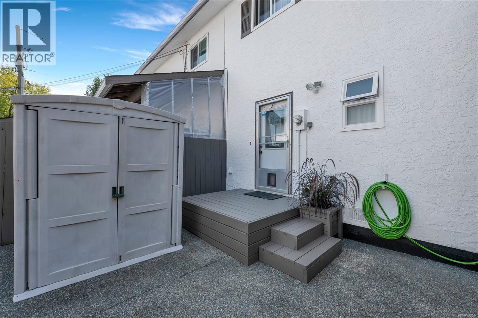 920 Agnes St, Esquimalt