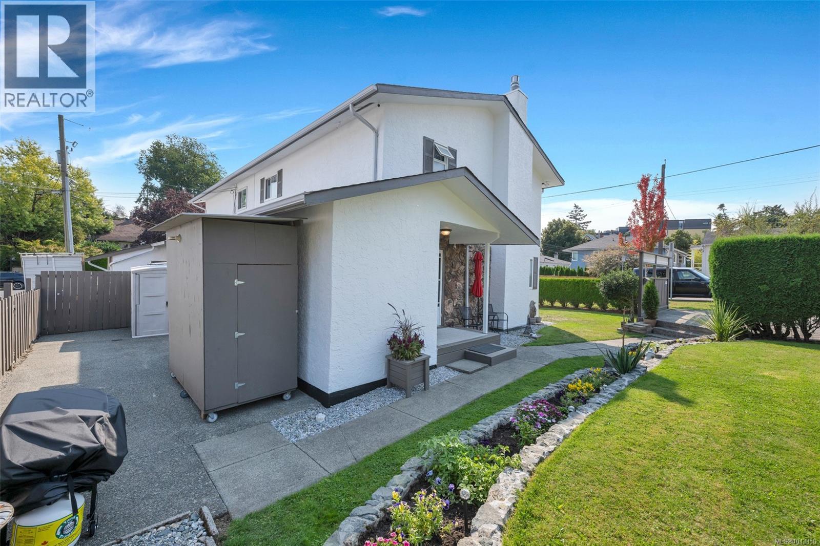 920 Agnes St, Esquimalt