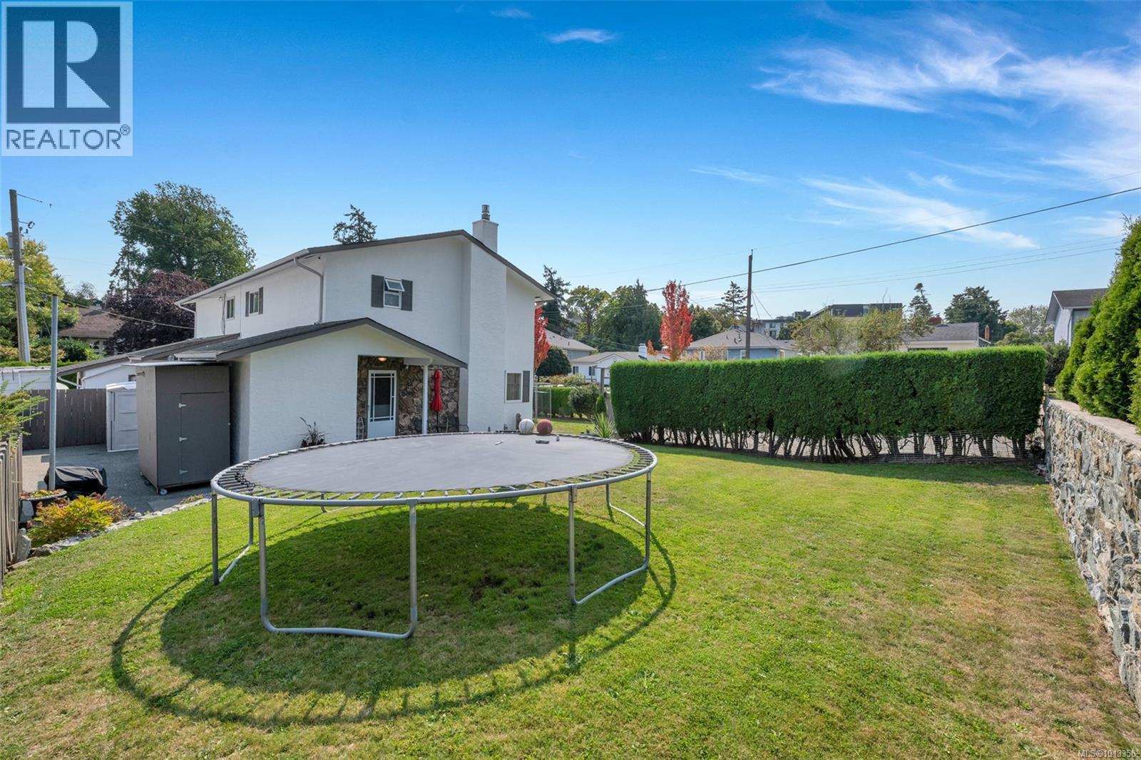 920 Agnes St, Esquimalt