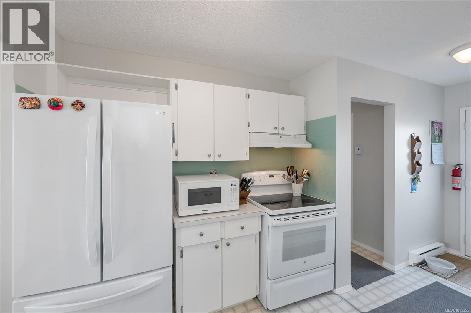 920 Agnes St, Esquimalt