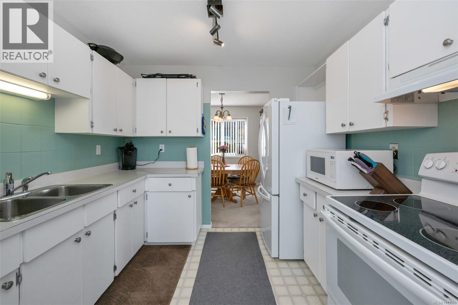 920 Agnes St, Esquimalt