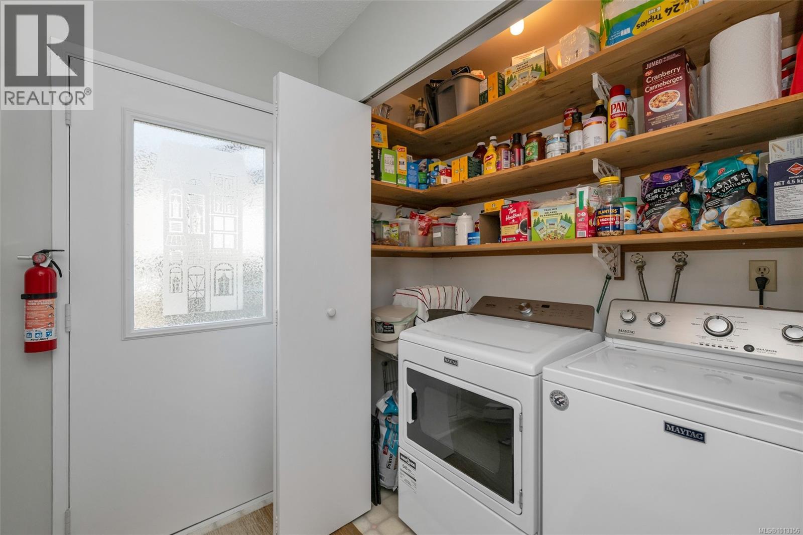 920 Agnes St, Esquimalt