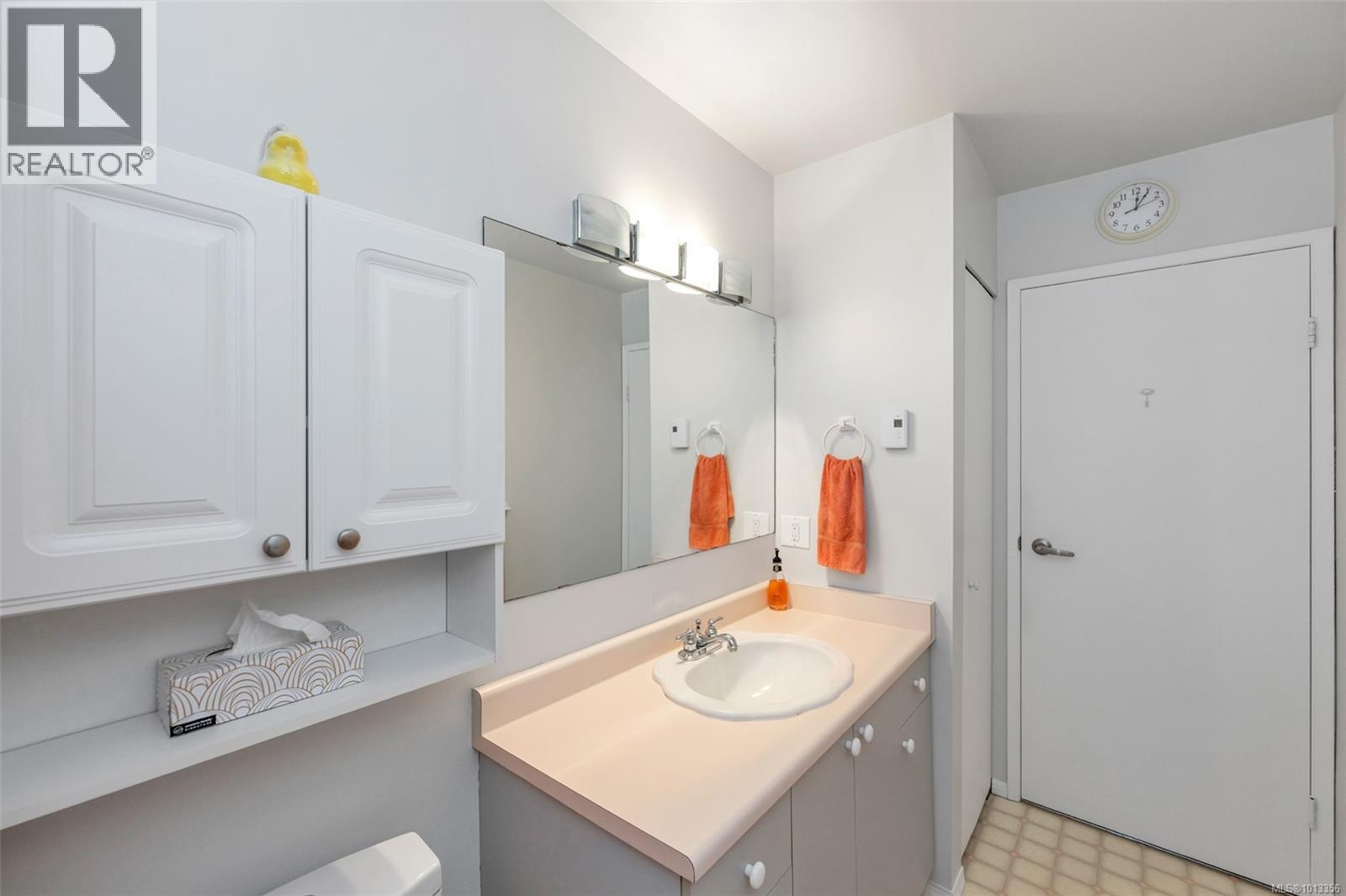 920 Agnes St, Esquimalt