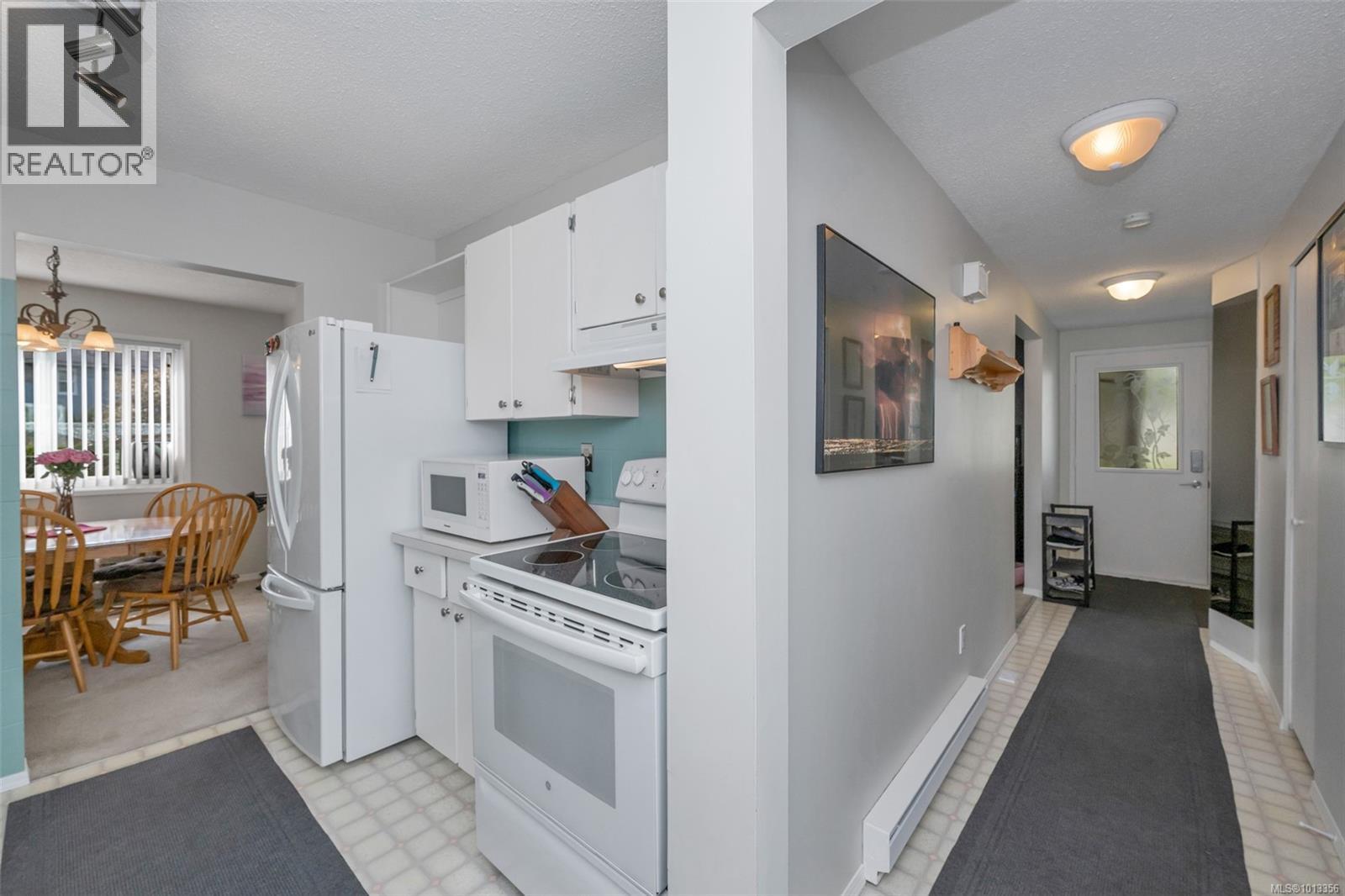 920 Agnes St, Esquimalt