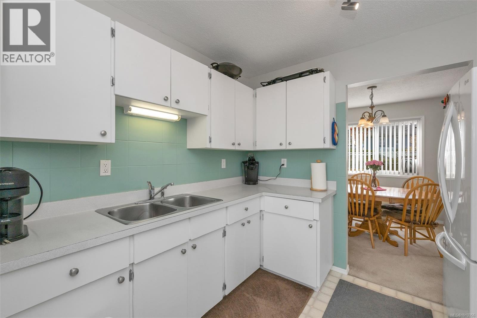 920 Agnes St, Esquimalt