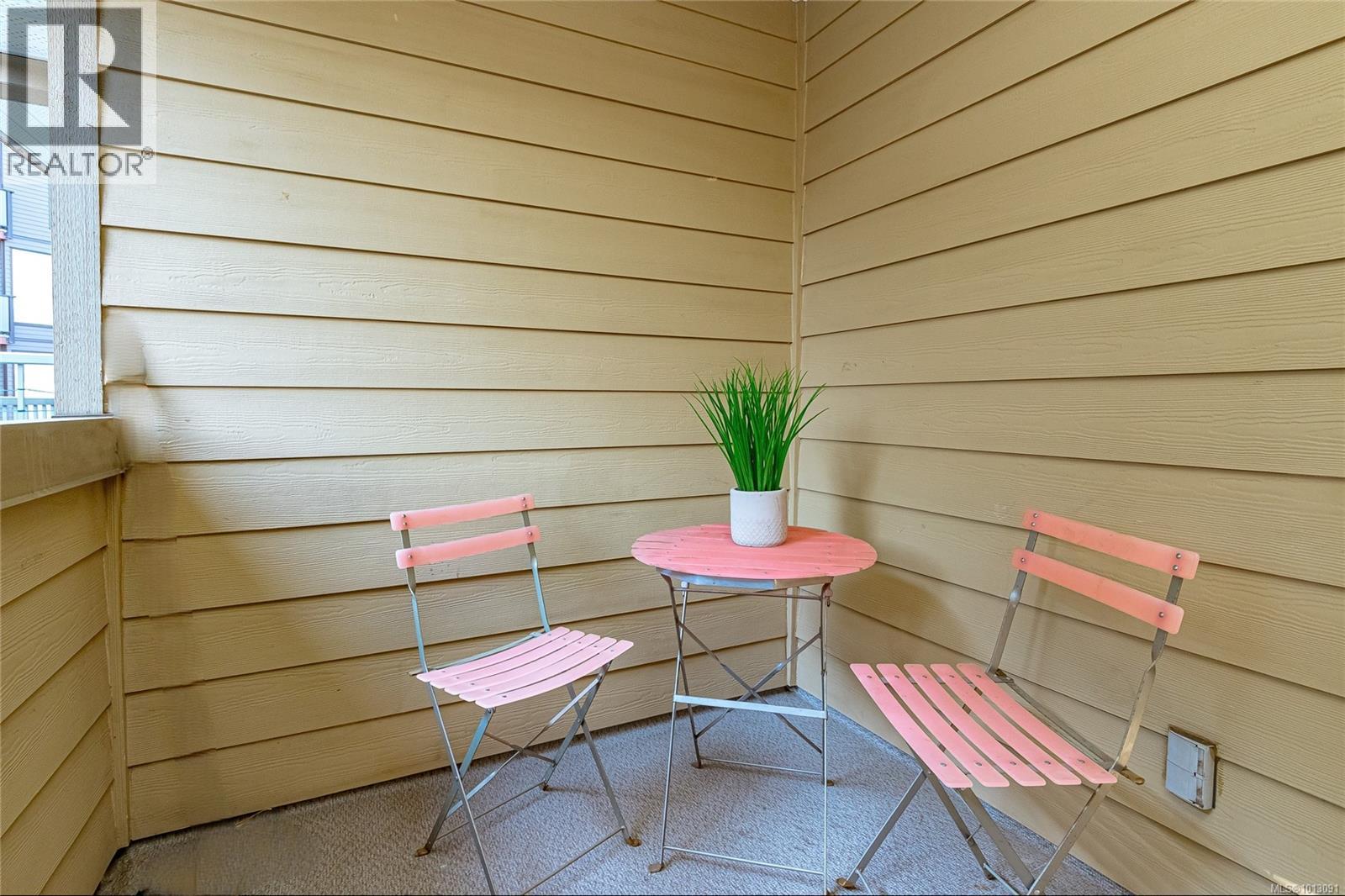 203 2844 Bryn Maur Road, Langford