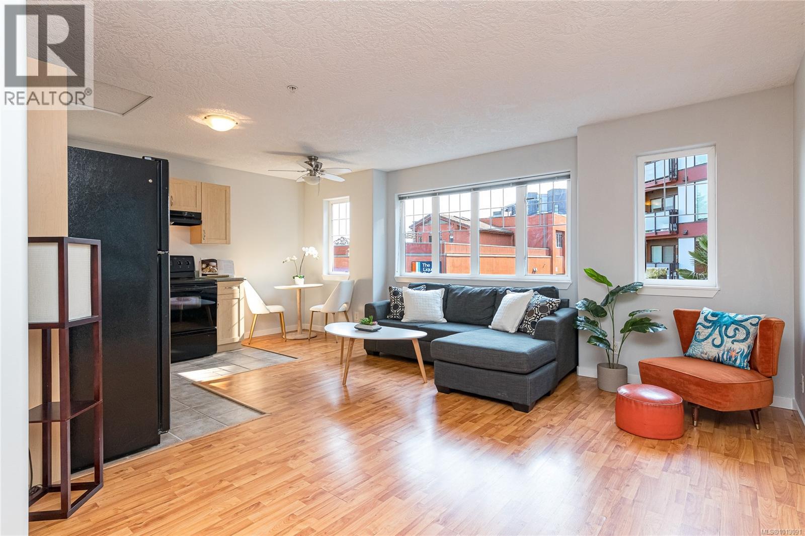 203 2844 Bryn Maur Road, Langford