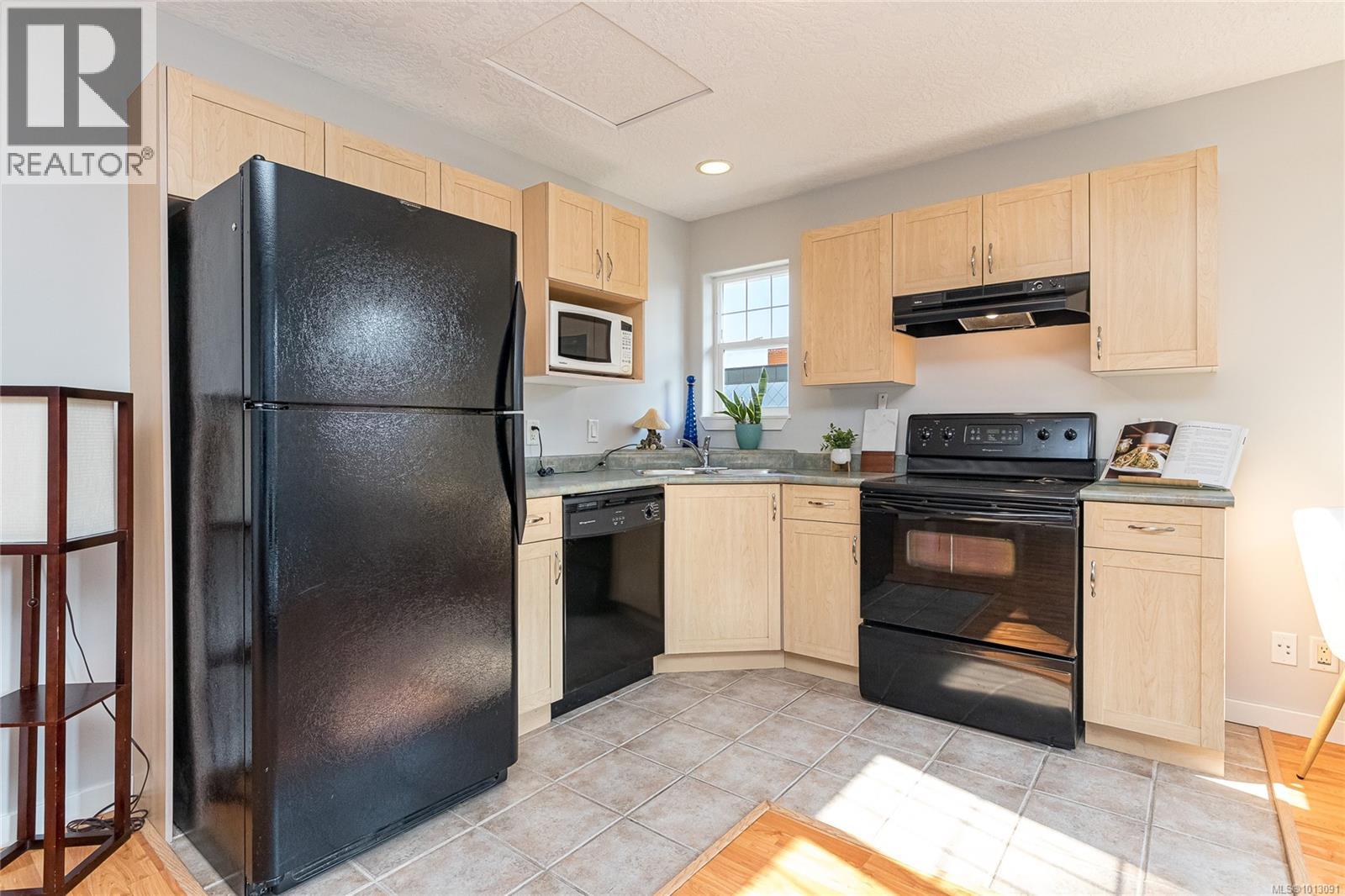 203 2844 Bryn Maur Road, Langford
