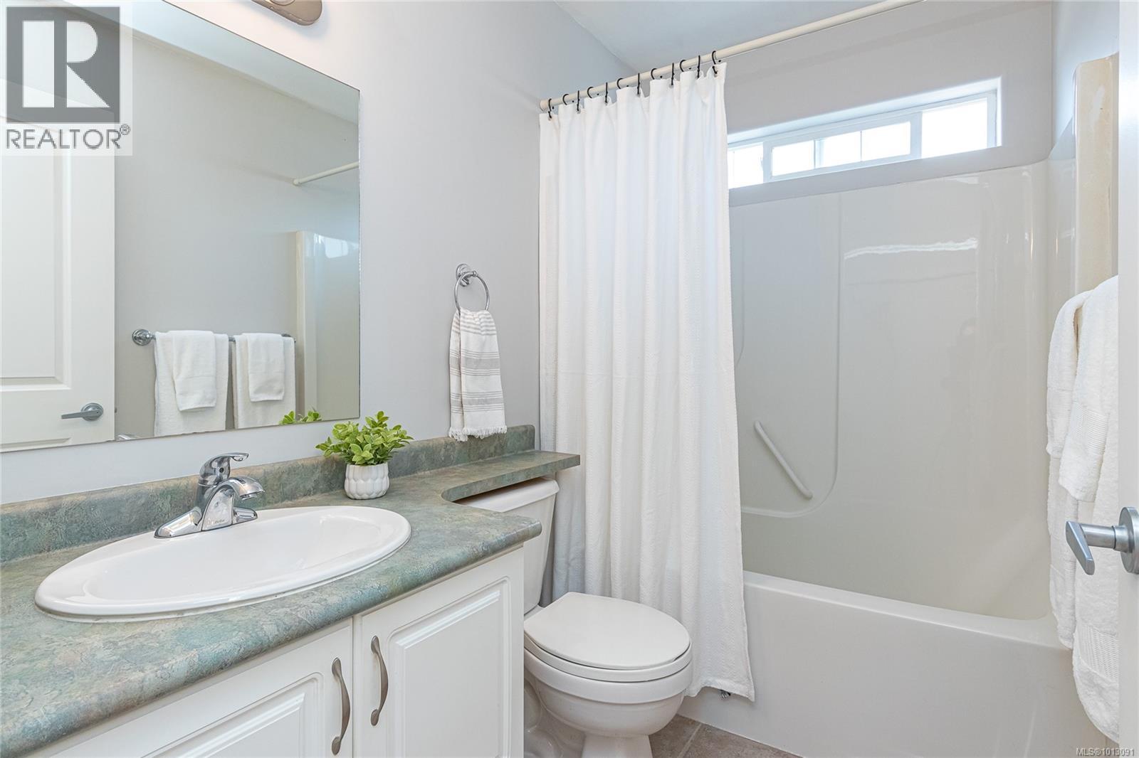 203 2844 Bryn Maur Road, Langford