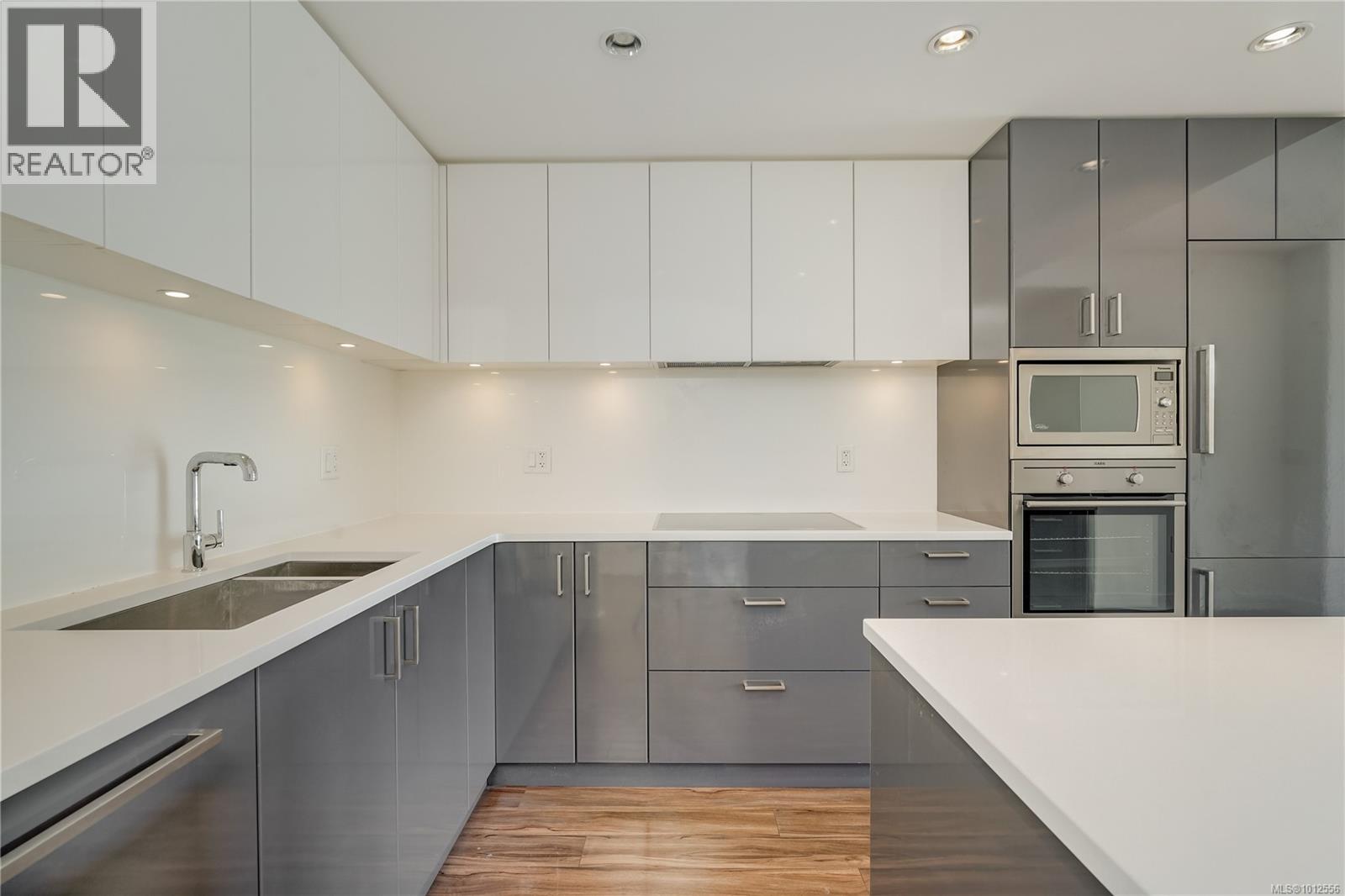 405 838 Broughton St, Victoria
