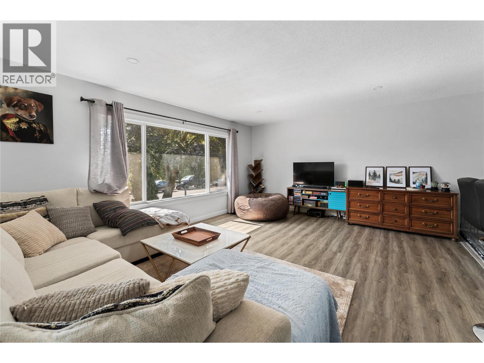  950 Raymer Avenue, Kelowna