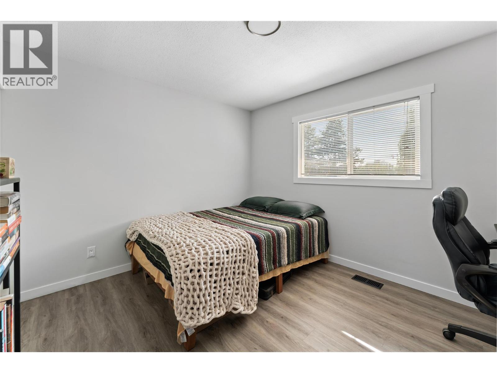  950 Raymer Avenue, Kelowna